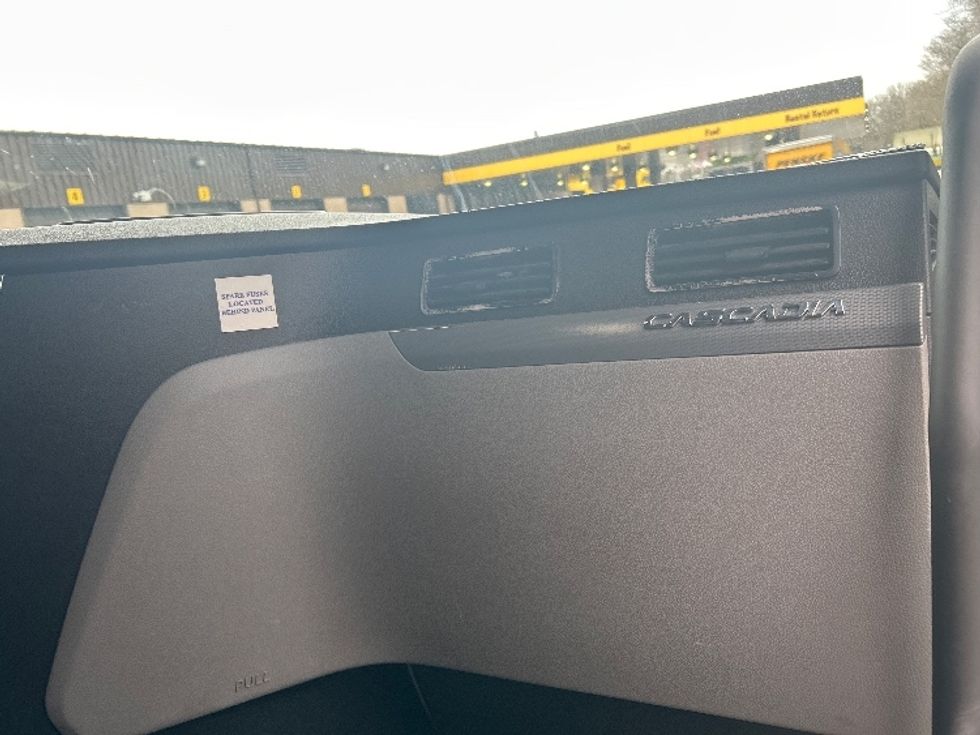 Sleeper Tractor-Heavy Duty Tractors-Freightliner-2019-T12664ST-Reading-PA-636,975\n\t\tmiles-$ 44,750 - Image 14