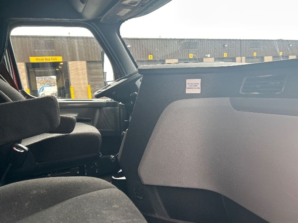 Sleeper Tractor-Heavy Duty Tractors-Freightliner-2019-T12664ST-Reading-PA-636,975\n\t\tmiles-$ 44,750 - Image 15