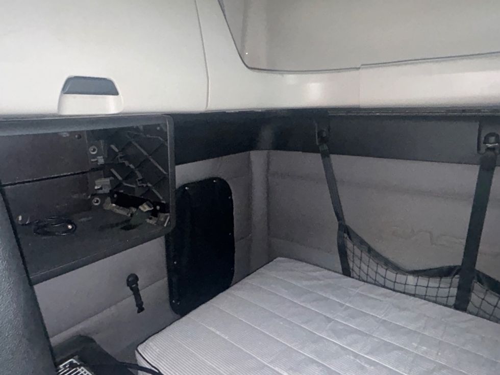 Sleeper Tractor-Heavy Duty Tractors-Freightliner-2019-T12664ST-Reading-PA-636,975\n\t\tmiles-$ 44,750 - Image 19