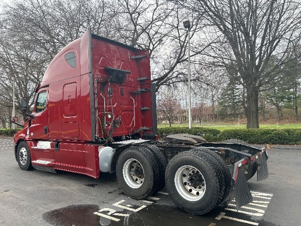 Sleeper Tractor-Heavy Duty Tractors-Freightliner-2019-T12664ST-Reading-PA-636,975\n\t\tmiles-$ 44,750 - Image 5