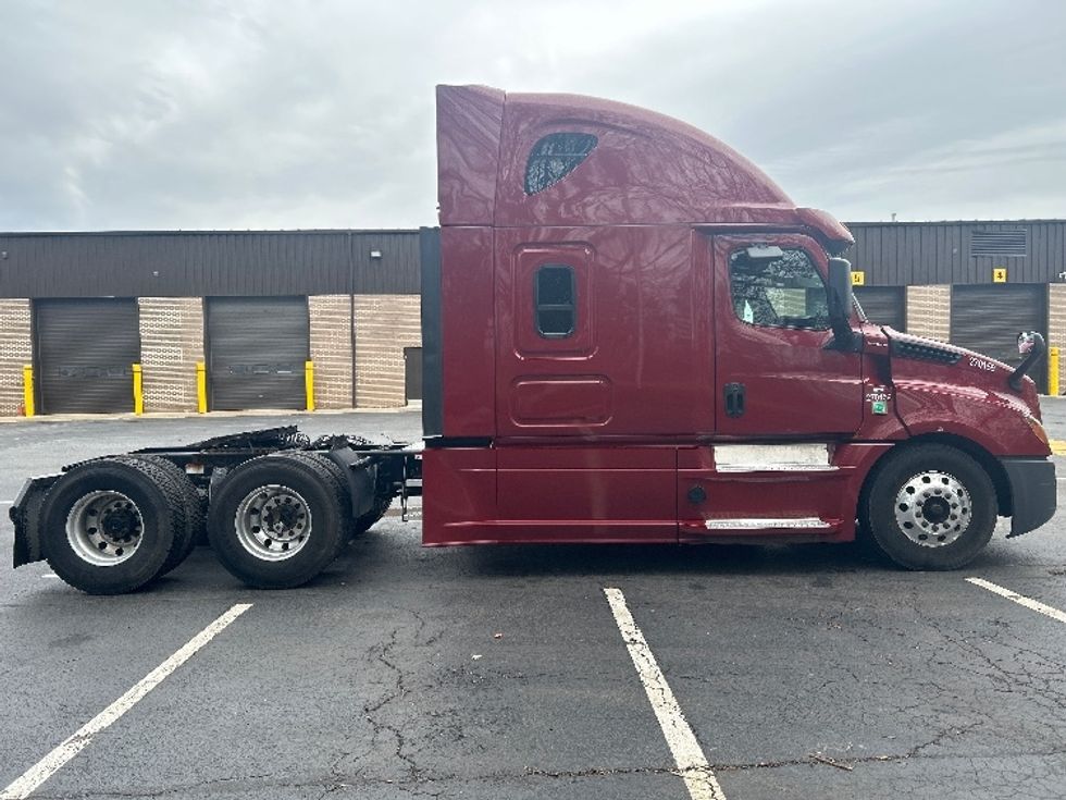 Sleeper Tractor-Heavy Duty Tractors-Freightliner-2019-T12664ST-Reading-PA-636,975\n\t\tmiles-$ 44,750 - Image 8