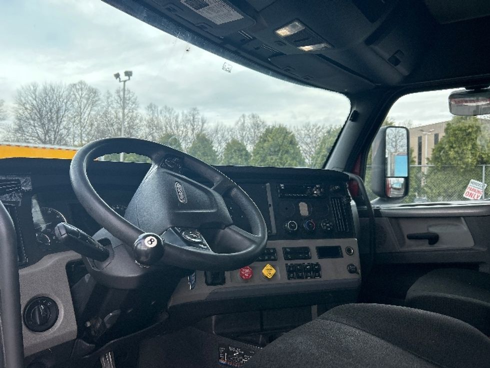 Sleeper Tractor-Heavy Duty Tractors-Freightliner-2019-T12664ST-Reading-PA-639,000\n\t\tmiles-$ 44,500 - Image 10