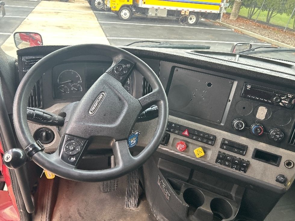Sleeper Tractor-Heavy Duty Tractors-Freightliner-2019-T12664ST-Reading-PA-639,000\n\t\tmiles-$ 44,500 - Image 11