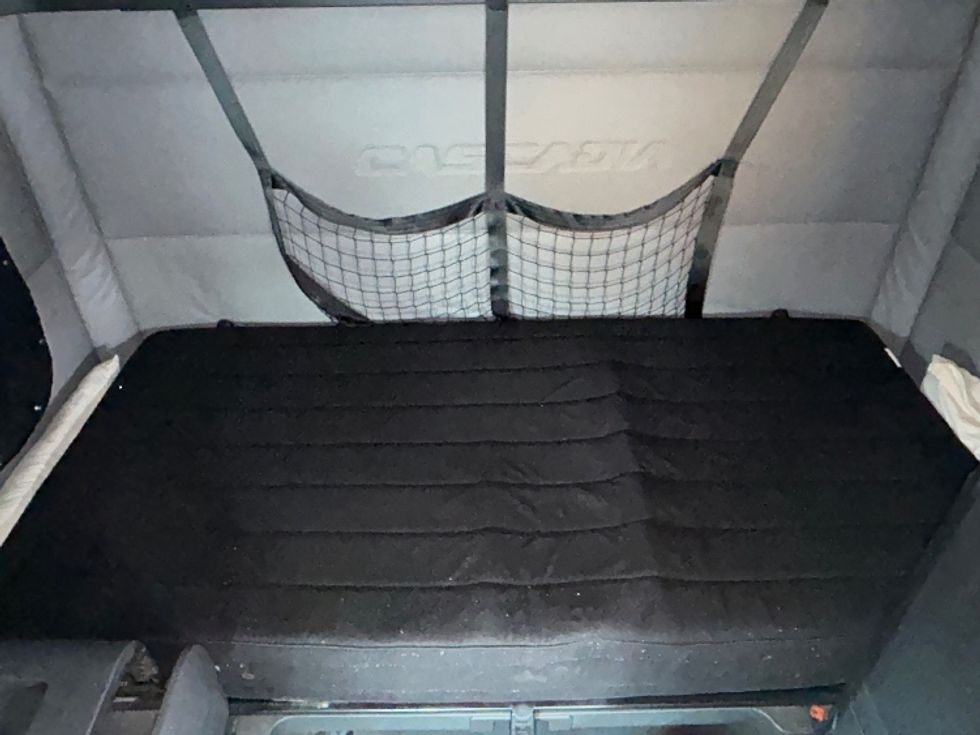 Sleeper Tractor-Heavy Duty Tractors-Freightliner-2019-T12664ST-Reading-PA-639,000\n\t\tmiles-$ 44,500 - Image 17