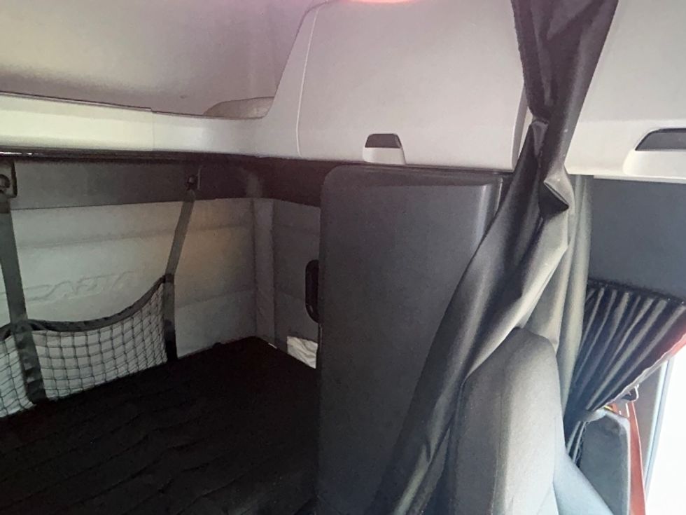 Sleeper Tractor-Heavy Duty Tractors-Freightliner-2019-T12664ST-Reading-PA-639,000\n\t\tmiles-$ 44,500 - Image 18