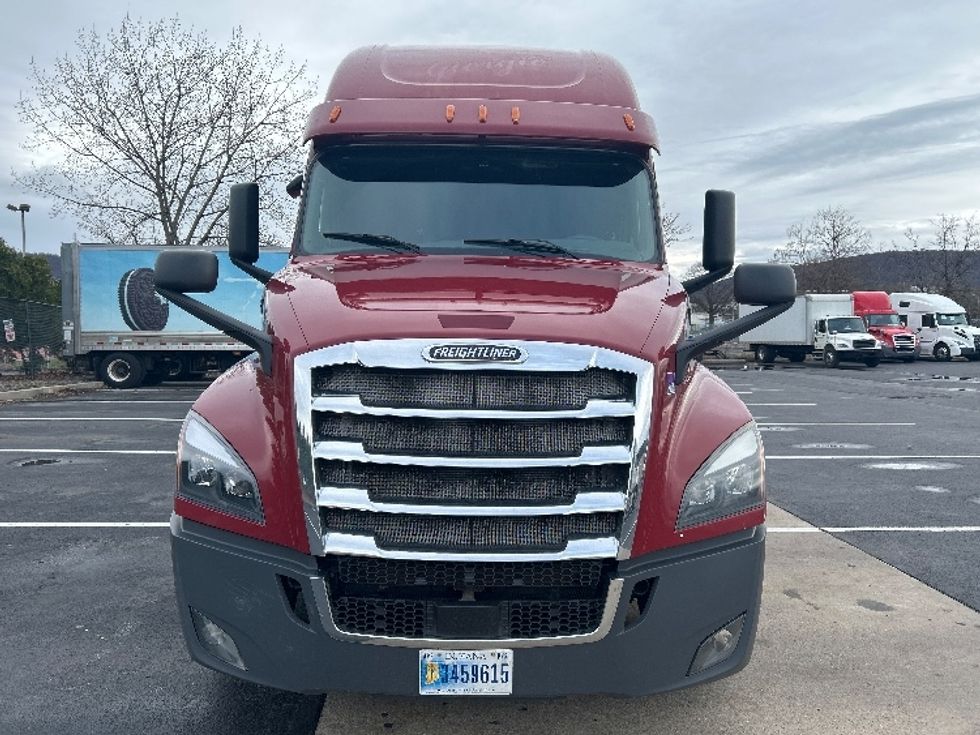 Sleeper Tractor-Heavy Duty Tractors-Freightliner-2019-T12664ST-Reading-PA-639,000\n\t\tmiles-$ 44,500 - Image 2
