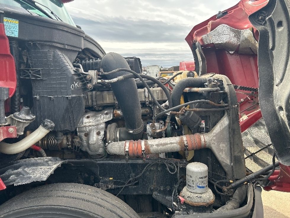 Sleeper Tractor-Heavy Duty Tractors-Freightliner-2019-T12664ST-Reading-PA-639,000\n\t\tmiles-$ 44,500 - Image 20