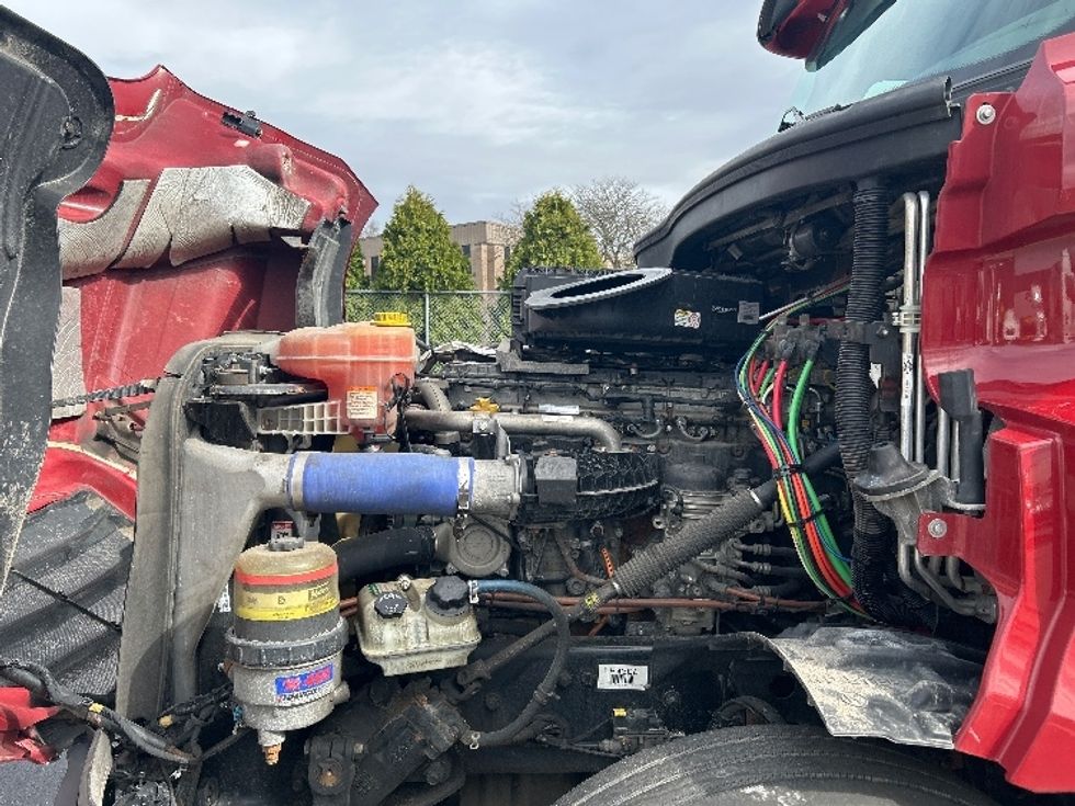 Sleeper Tractor-Heavy Duty Tractors-Freightliner-2019-T12664ST-Reading-PA-639,000\n\t\tmiles-$ 44,500 - Image 21