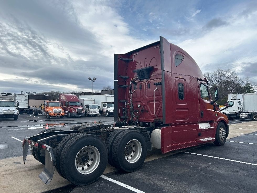 Sleeper Tractor-Heavy Duty Tractors-Freightliner-2019-T12664ST-Reading-PA-639,000\n\t\tmiles-$ 44,500 - Image 7
