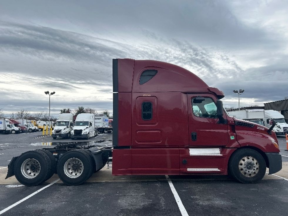 Sleeper Tractor-Heavy Duty Tractors-Freightliner-2019-T12664ST-Reading-PA-639,000\n\t\tmiles-$ 44,500 - Image 8