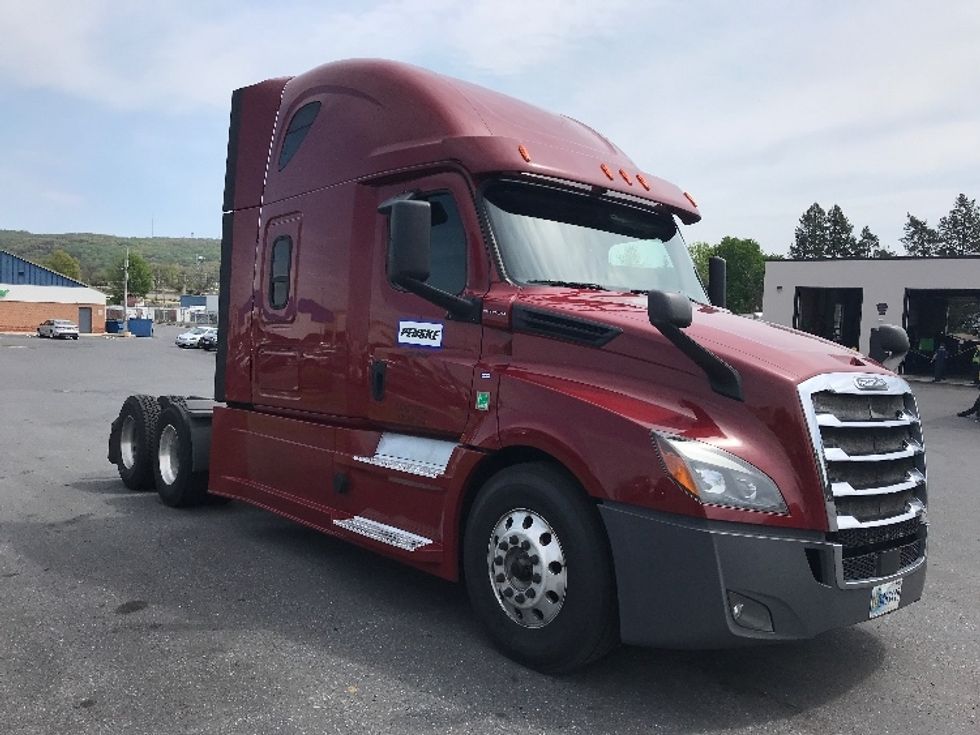 Sleeper Tractor-Heavy Duty Tractors-Freightliner-2019-T12664ST-Reading-PA-657,519\n\t\tmiles-$ 46,750 - Image 1