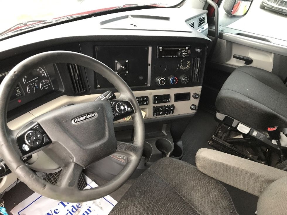 Sleeper Tractor-Heavy Duty Tractors-Freightliner-2019-T12664ST-Reading-PA-657,519\n\t\tmiles-$ 46,750 - Image 10