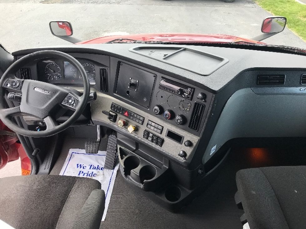 Sleeper Tractor-Heavy Duty Tractors-Freightliner-2019-T12664ST-Reading-PA-657,519\n\t\tmiles-$ 46,750 - Image 12