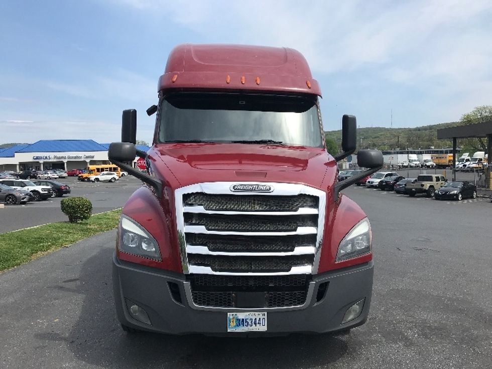 Sleeper Tractor-Heavy Duty Tractors-Freightliner-2019-T12664ST-Reading-PA-657,519\n\t\tmiles-$ 46,750 - Image 2