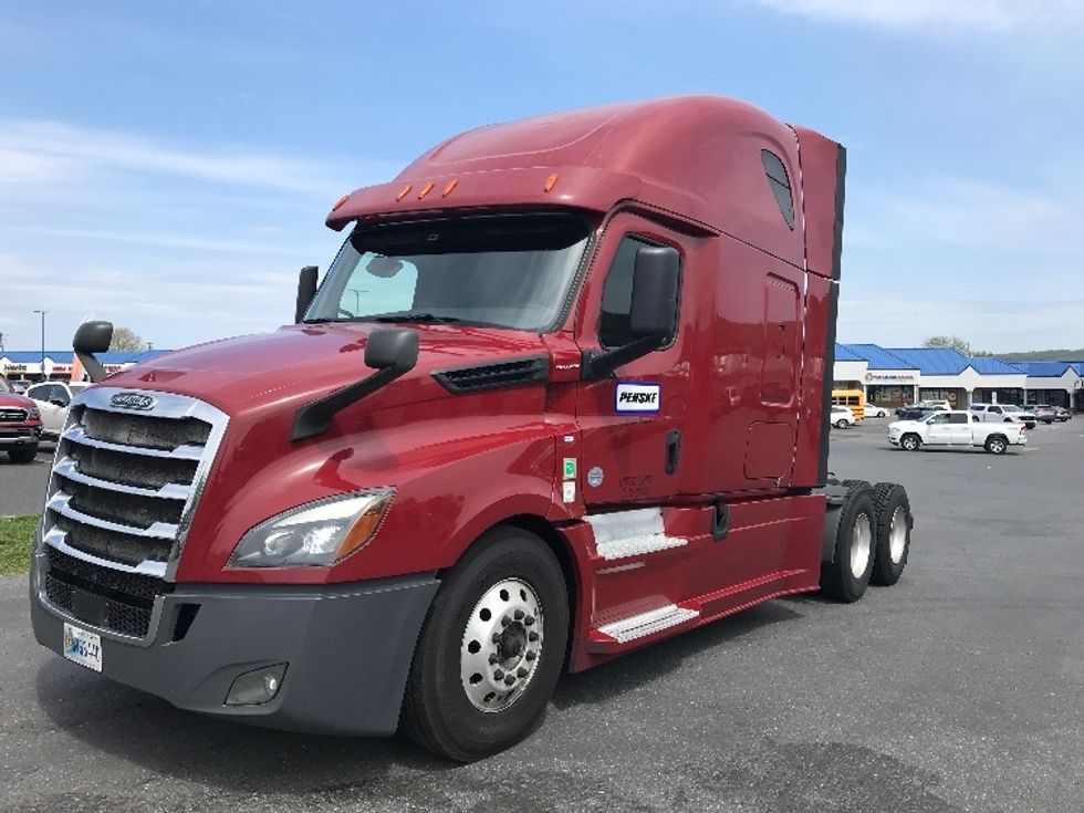 Sleeper Tractor-Heavy Duty Tractors-Freightliner-2019-T12664ST-Reading-PA-657,519\n\t\tmiles-$ 46,750 - Image 3
