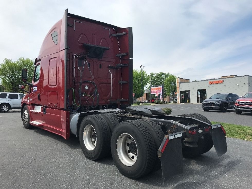 Sleeper Tractor-Heavy Duty Tractors-Freightliner-2019-T12664ST-Reading-PA-657,519\n\t\tmiles-$ 46,750 - Image 5