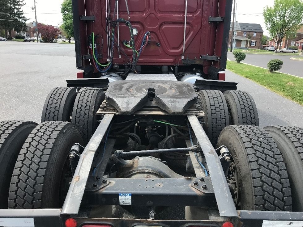 Sleeper Tractor-Heavy Duty Tractors-Freightliner-2019-T12664ST-Reading-PA-657,519\n\t\tmiles-$ 46,750 - Image 6