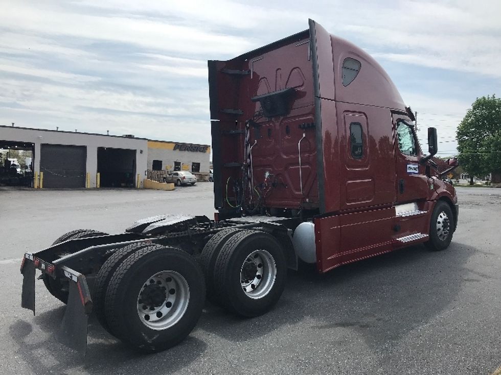 Sleeper Tractor-Heavy Duty Tractors-Freightliner-2019-T12664ST-Reading-PA-657,519\n\t\tmiles-$ 46,750 - Image 7