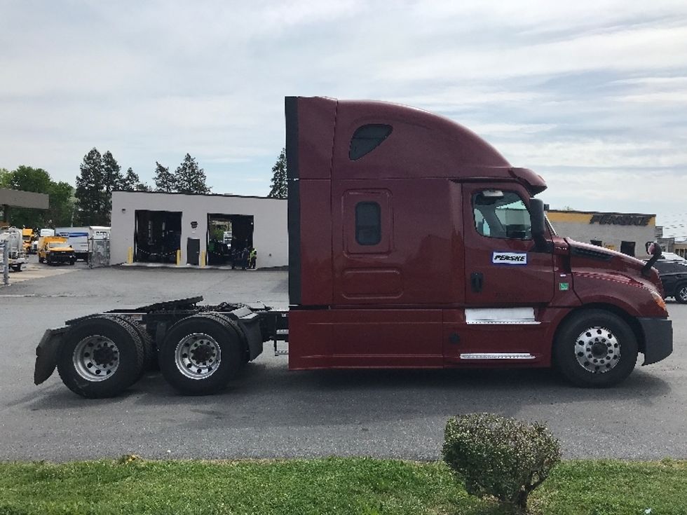 Sleeper Tractor-Heavy Duty Tractors-Freightliner-2019-T12664ST-Reading-PA-657,519\n\t\tmiles-$ 46,750 - Image 8