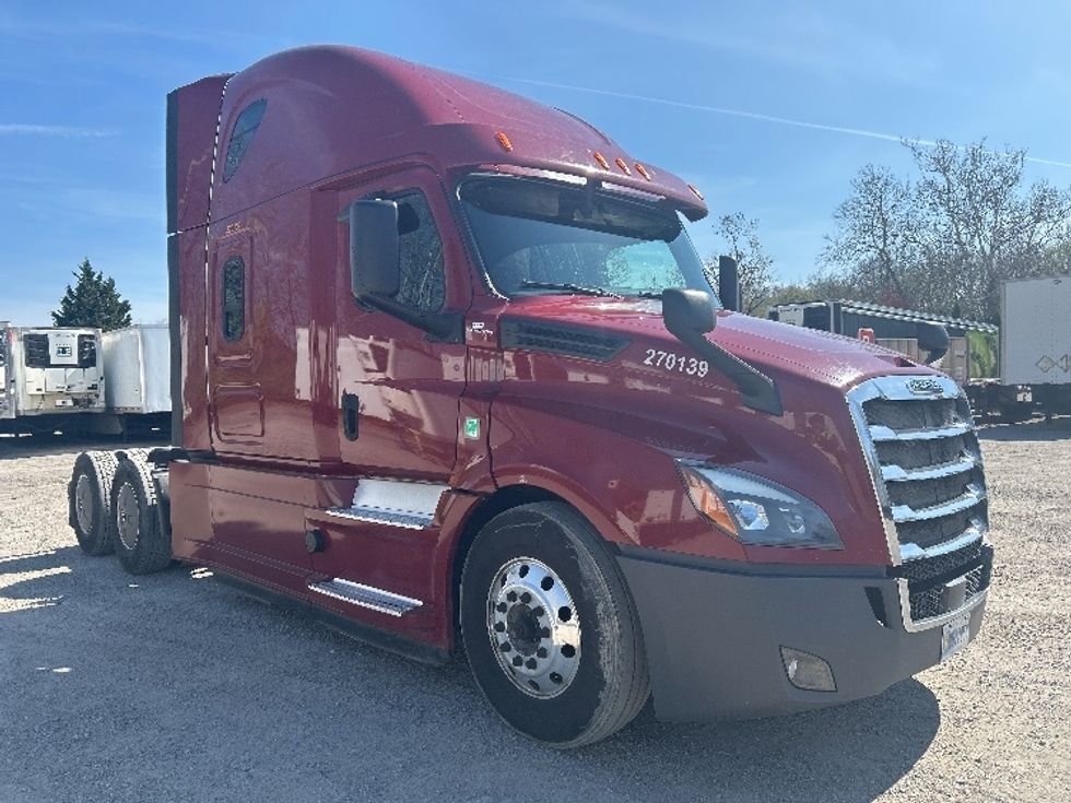 Sleeper Tractor-Heavy Duty Tractors-Freightliner-2019-T12664ST-Reading-PA-659,400\n\t\tmiles-$ 44,250 - Image 1