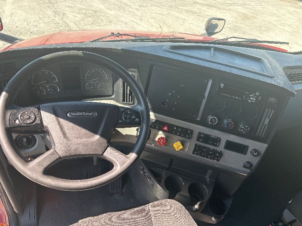 Sleeper Tractor-Heavy Duty Tractors-Freightliner-2019-T12664ST-Reading-PA-659,400\n\t\tmiles-$ 44,250 - Image 11