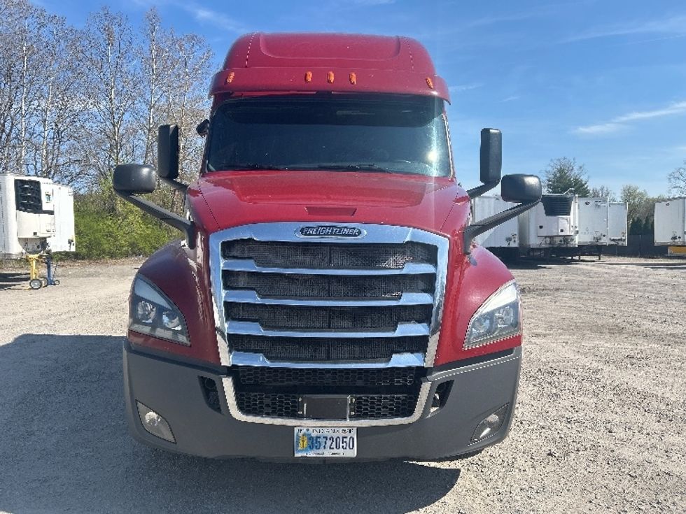 Sleeper Tractor-Heavy Duty Tractors-Freightliner-2019-T12664ST-Reading-PA-659,400\n\t\tmiles-$ 44,250 - Image 2