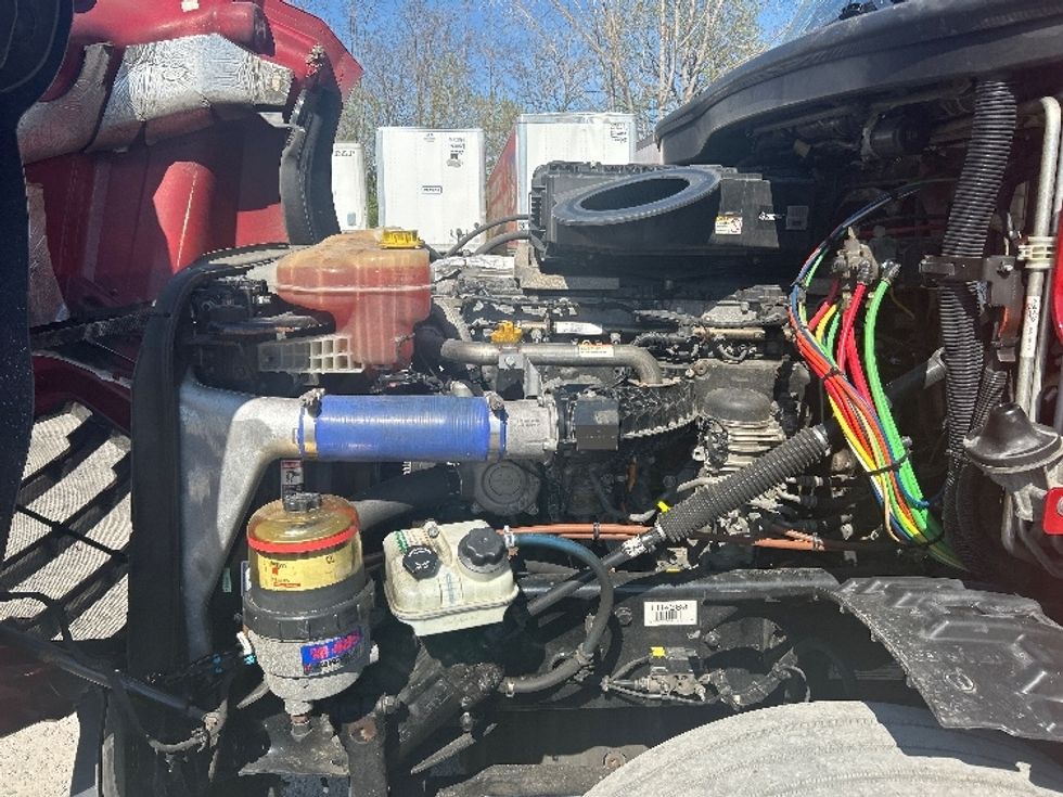 Sleeper Tractor-Heavy Duty Tractors-Freightliner-2019-T12664ST-Reading-PA-659,400\n\t\tmiles-$ 44,250 - Image 21