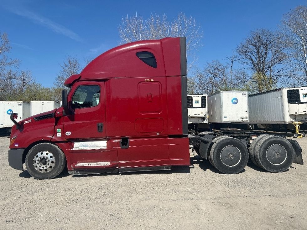 Sleeper Tractor-Heavy Duty Tractors-Freightliner-2019-T12664ST-Reading-PA-659,400\n\t\tmiles-$ 44,250 - Image 4