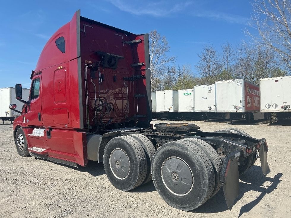 Sleeper Tractor-Heavy Duty Tractors-Freightliner-2019-T12664ST-Reading-PA-659,400\n\t\tmiles-$ 44,250 - Image 5
