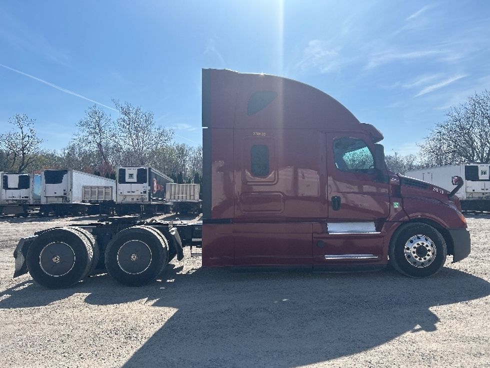 Sleeper Tractor-Heavy Duty Tractors-Freightliner-2019-T12664ST-Reading-PA-659,400\n\t\tmiles-$ 44,250 - Image 8