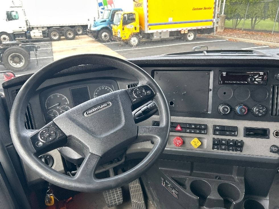 Sleeper Tractor-Heavy Duty Tractors-Freightliner-2019-T12664ST-Reading-PA-673,399\n\t\tmiles-$ 42,500 - Image 11