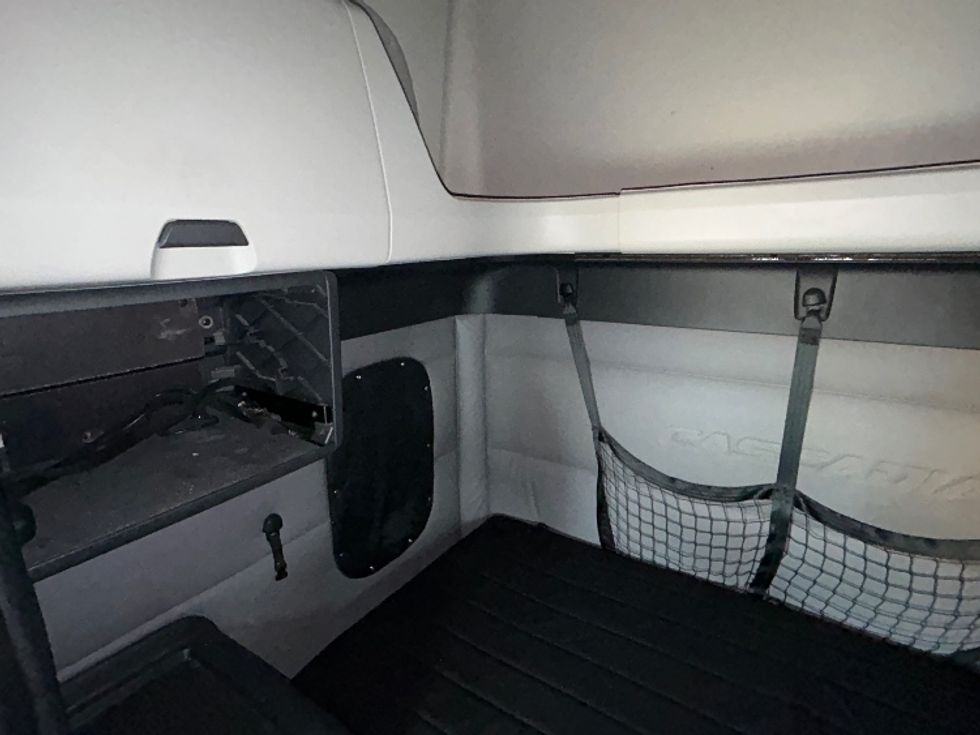 Sleeper Tractor-Heavy Duty Tractors-Freightliner-2019-T12664ST-Reading-PA-673,399\n\t\tmiles-$ 42,500 - Image 19