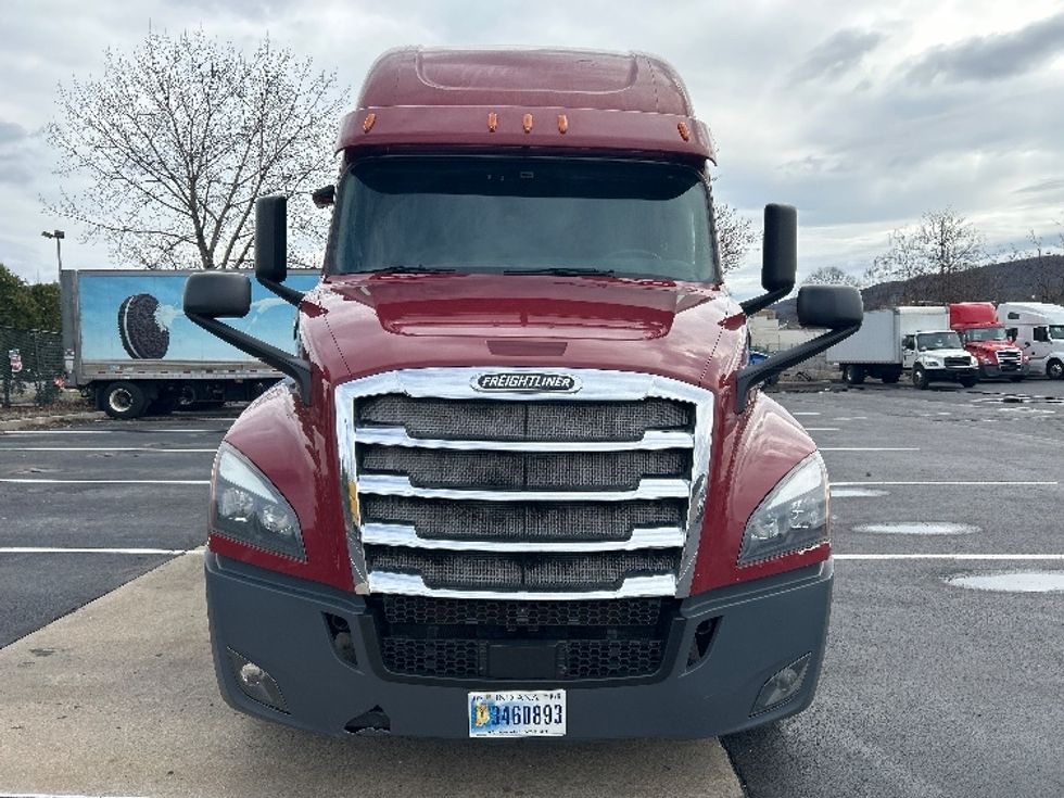 Sleeper Tractor-Heavy Duty Tractors-Freightliner-2019-T12664ST-Reading-PA-673,399\n\t\tmiles-$ 42,500 - Image 2