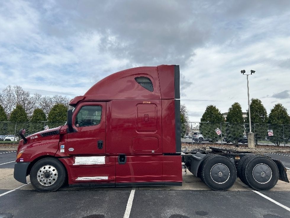 Sleeper Tractor-Heavy Duty Tractors-Freightliner-2019-T12664ST-Reading-PA-673,399\n\t\tmiles-$ 42,500 - Image 4