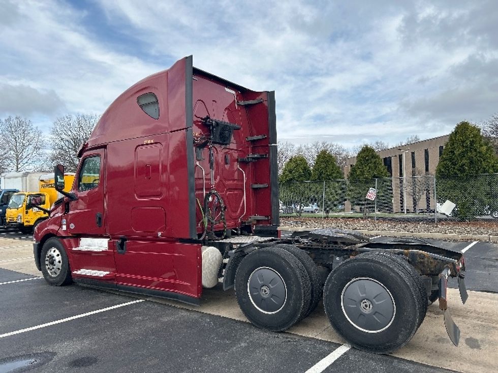 Sleeper Tractor-Heavy Duty Tractors-Freightliner-2019-T12664ST-Reading-PA-673,399\n\t\tmiles-$ 42,500 - Image 5