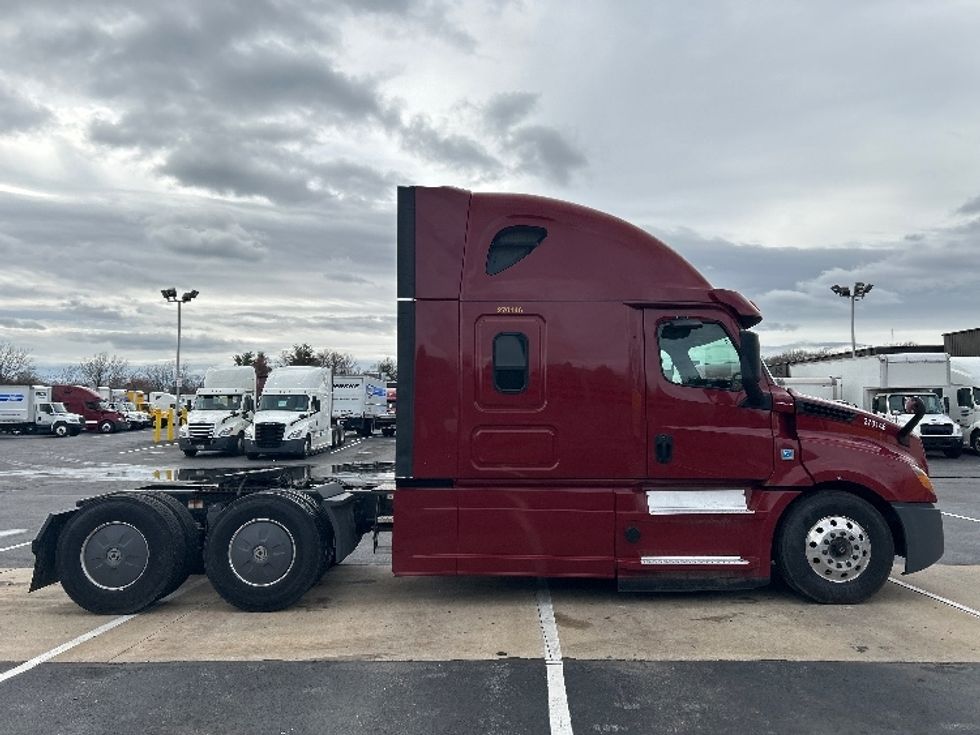 Sleeper Tractor-Heavy Duty Tractors-Freightliner-2019-T12664ST-Reading-PA-673,399\n\t\tmiles-$ 42,500 - Image 8