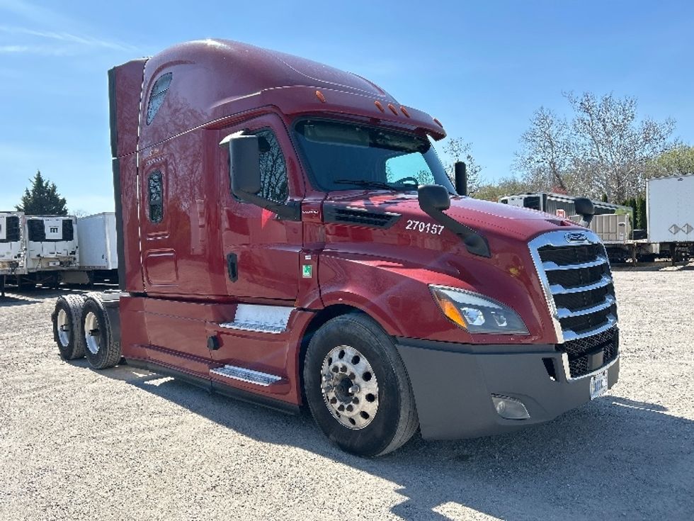 Sleeper Tractor-Heavy Duty Tractors-Freightliner-2019-T12664ST-Reading-PA-688,398\n\t\tmiles-$ 42,750 - Image 1