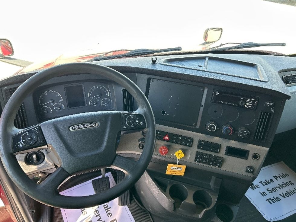 Sleeper Tractor-Heavy Duty Tractors-Freightliner-2019-T12664ST-Reading-PA-688,398\n\t\tmiles-$ 42,750 - Image 11