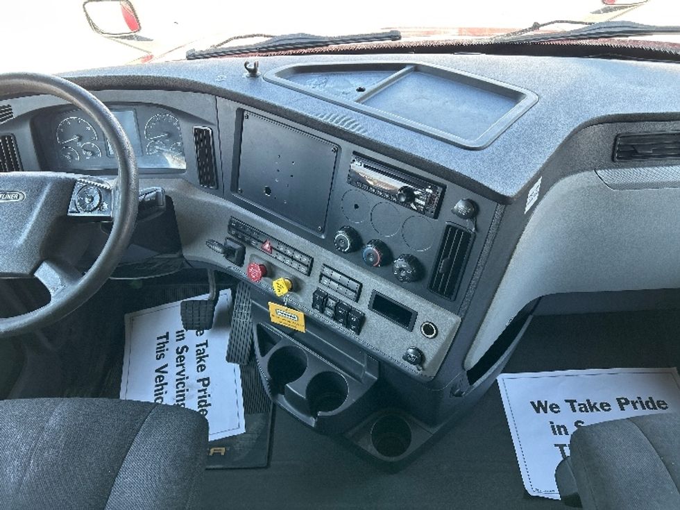 Sleeper Tractor-Heavy Duty Tractors-Freightliner-2019-T12664ST-Reading-PA-688,398\n\t\tmiles-$ 42,750 - Image 12