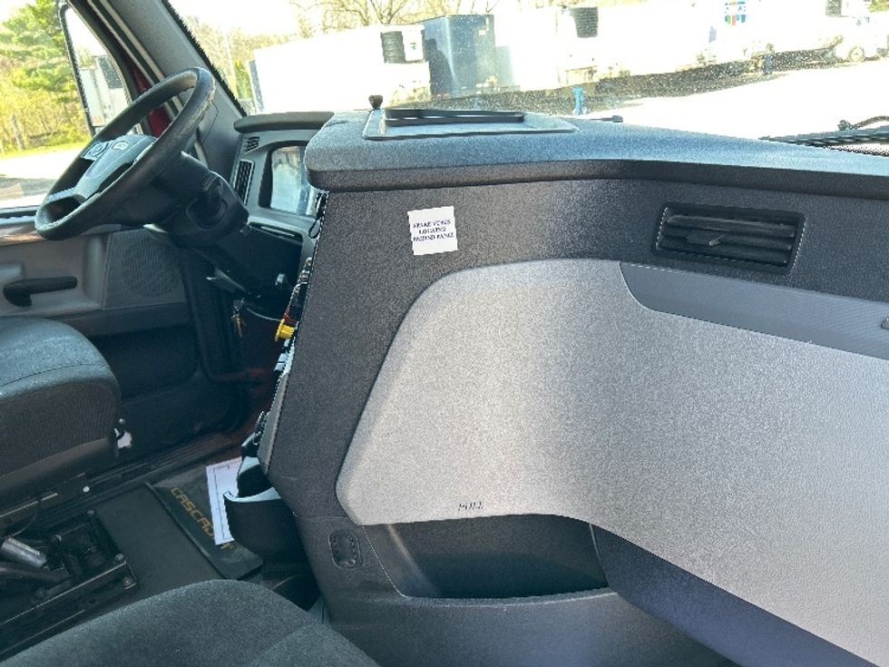 Sleeper Tractor-Heavy Duty Tractors-Freightliner-2019-T12664ST-Reading-PA-688,398\n\t\tmiles-$ 42,750 - Image 15