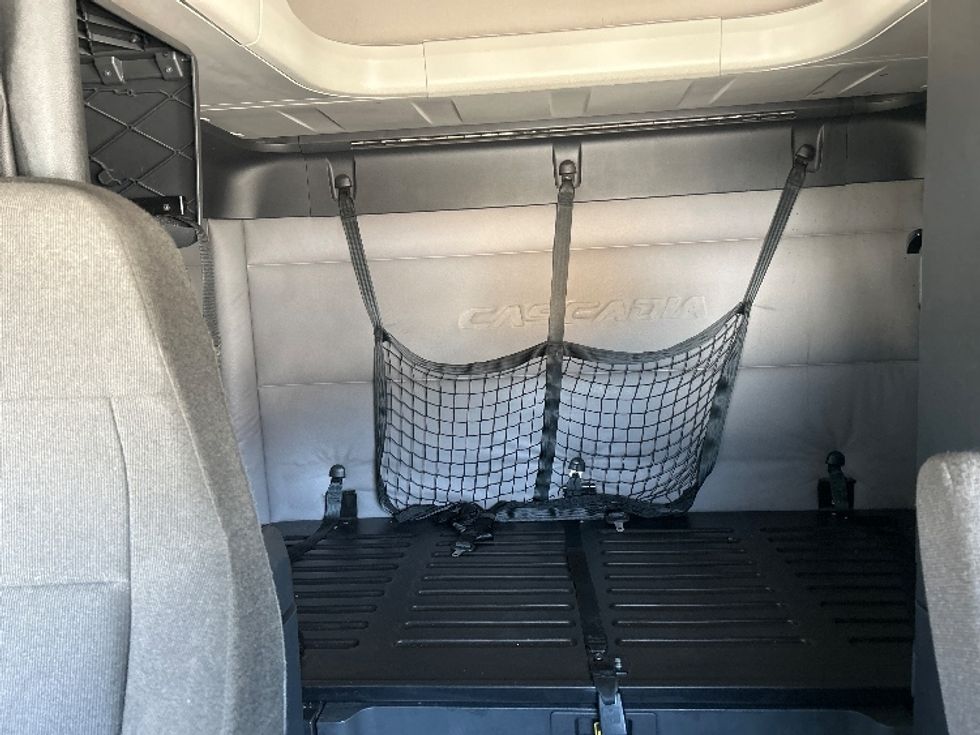 Sleeper Tractor-Heavy Duty Tractors-Freightliner-2019-T12664ST-Reading-PA-688,398\n\t\tmiles-$ 42,750 - Image 16