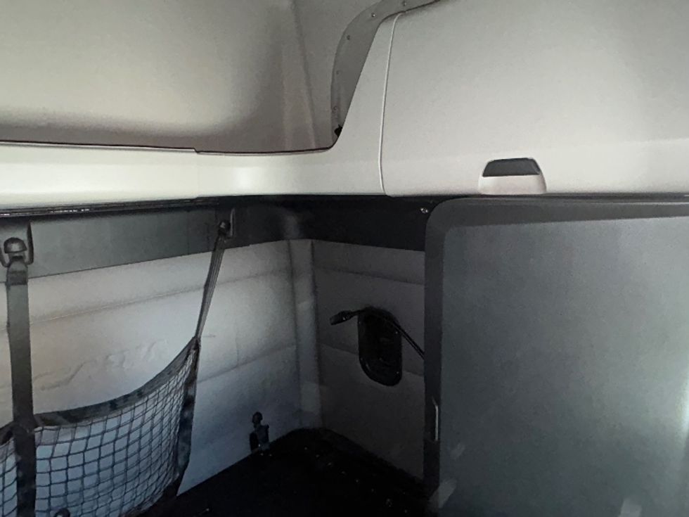 Sleeper Tractor-Heavy Duty Tractors-Freightliner-2019-T12664ST-Reading-PA-688,398\n\t\tmiles-$ 42,750 - Image 18