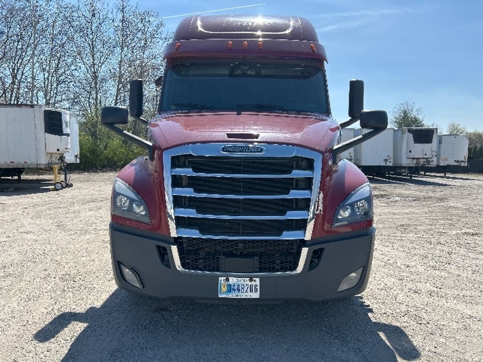 Sleeper Tractor-Heavy Duty Tractors-Freightliner-2019-T12664ST-Reading-PA-688,398\n\t\tmiles-$ 42,750 - Image 2