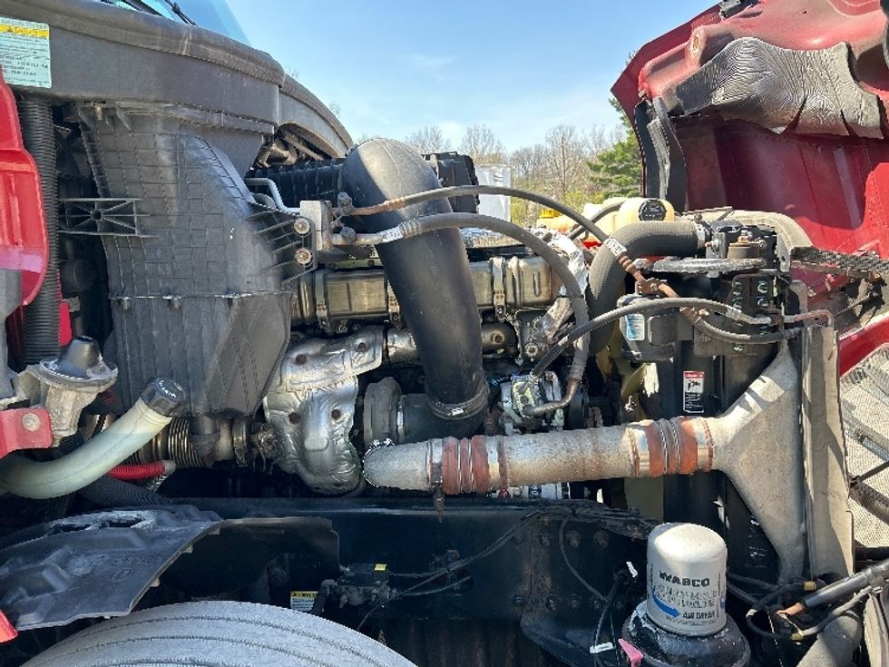 Sleeper Tractor-Heavy Duty Tractors-Freightliner-2019-T12664ST-Reading-PA-688,398\n\t\tmiles-$ 42,750 - Image 20