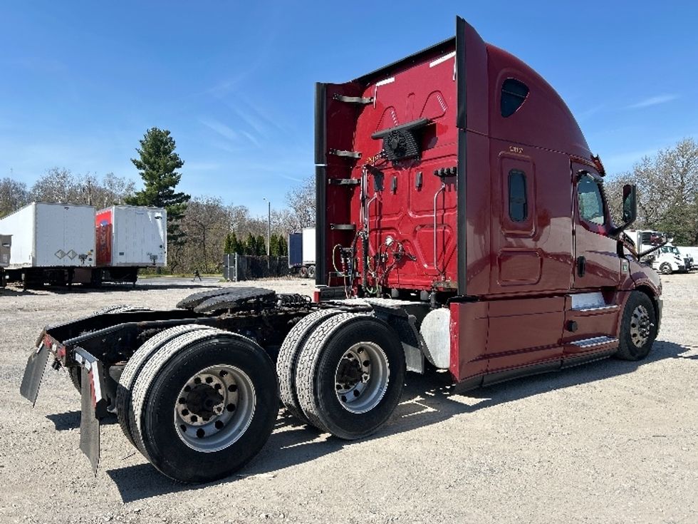 Sleeper Tractor-Heavy Duty Tractors-Freightliner-2019-T12664ST-Reading-PA-688,398\n\t\tmiles-$ 42,750 - Image 7