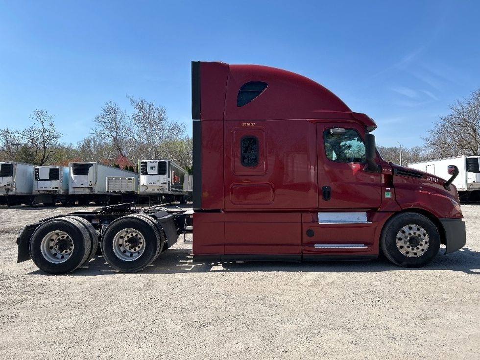 Sleeper Tractor-Heavy Duty Tractors-Freightliner-2019-T12664ST-Reading-PA-688,398\n\t\tmiles-$ 42,750 - Image 8