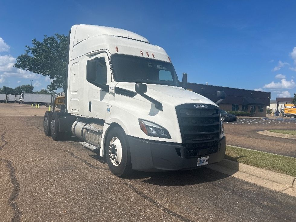 Sleeper Tractor-Heavy Duty Tractors-Freightliner-2019-T12664ST-Richland-MS-666,423\n\t\tmiles-$ 51,250 - Image 1