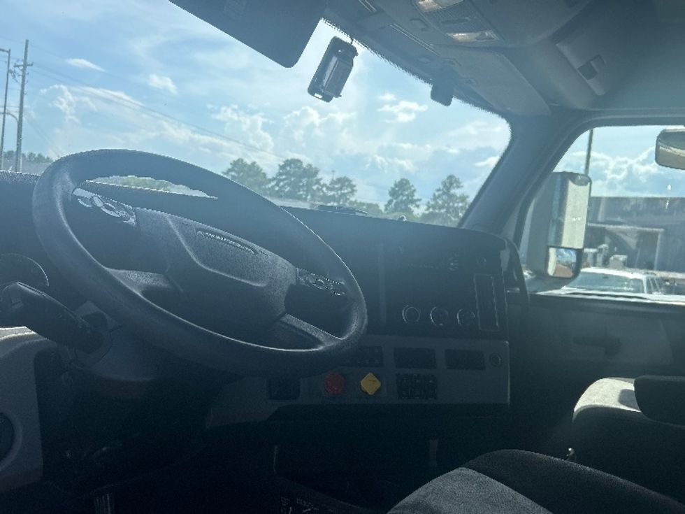 Sleeper Tractor-Heavy Duty Tractors-Freightliner-2019-T12664ST-Richland-MS-666,423\n\t\tmiles-$ 51,250 - Image 10