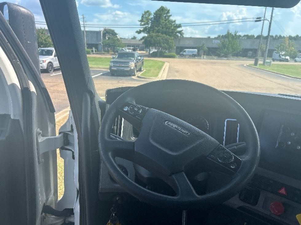 Sleeper Tractor-Heavy Duty Tractors-Freightliner-2019-T12664ST-Richland-MS-666,423\n\t\tmiles-$ 51,250 - Image 11