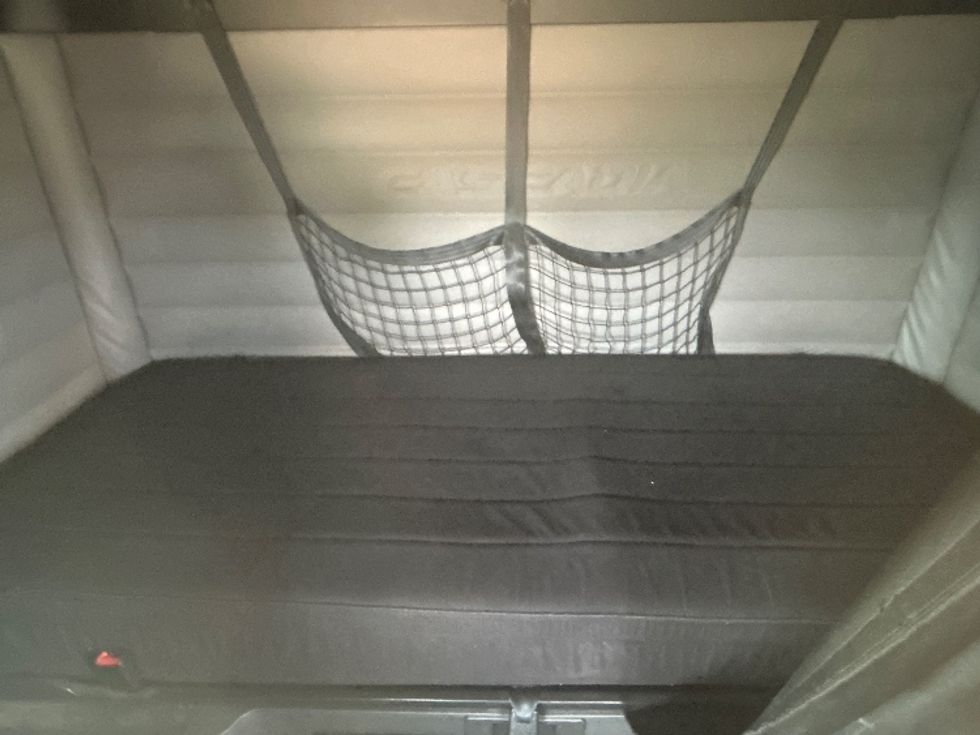 Sleeper Tractor-Heavy Duty Tractors-Freightliner-2019-T12664ST-Richland-MS-666,423\n\t\tmiles-$ 51,250 - Image 17